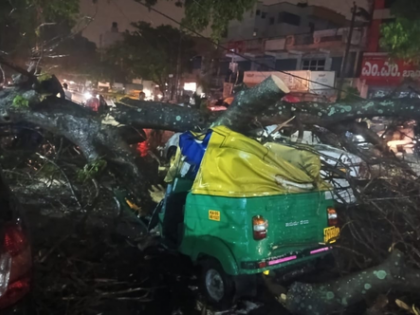 K’taka: Bengaluru hit by heavy rains; one killed, traffic disrupted | K’taka: Bengaluru hit by heavy rains; one killed, traffic disrupted K’taka: Bengaluru hit by heavy rains; one killed, traffic disrupted | K’taka: Bengaluru hit by heavy rains; one killed, traffic disrupted