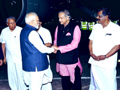 Shashi Tharoor makes it in nick of time to receive PM Modi at Thiruvananthapuram | Shashi Tharoor makes it in nick of time to receive PM Modi at Thiruvananthapuram