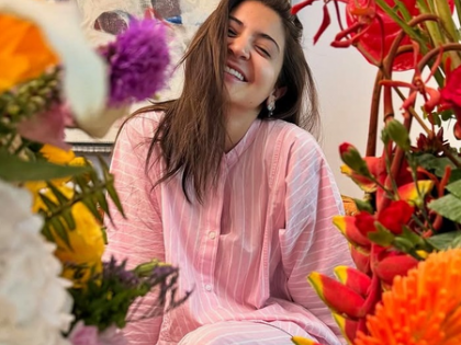 Anushka Sharma shares a glimpse of her birthday celebrations filled with flowers | Anushka Sharma shares a glimpse of her birthday celebrations filled with flowers Anushka Sharma shares a glimpse of her birthday celebrations filled with flowers | Anushka Sharma shares a glimpse of her birthday celebrations filled with flowers