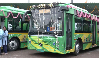 Delhi CM Rekha Gupta launches 400 electric buses | Delhi CM Rekha Gupta launches 400 electric buses Delhi CM Rekha Gupta launches 400 electric buses | Delhi CM Rekha Gupta launches 400 electric buses