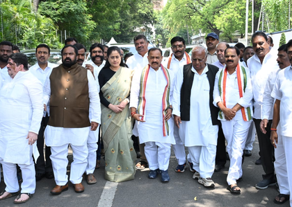 Telangana Congress leaders thank Governor for giving assent to quota bills for Backward Classes | Telangana Congress leaders thank Governor for giving assent to quota bills for Backward Classes Telangana Congress leaders thank Governor for giving assent to quota bills for Backward Classes | Telangana Congress leaders thank Governor for giving assent to quota bills for Backward Classes