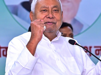 Close shave for Nitish Kumar | Close shave for Nitish Kumar Close shave for Nitish Kumar | Close shave for Nitish Kumar