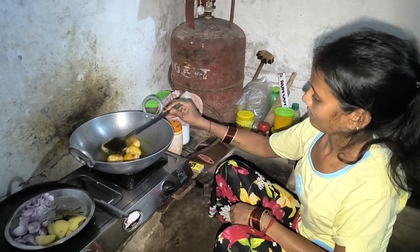 Ujjwala Yojana changes life of 'divyang' Veena Devi in Bihar's Muzaffarpur | Ujjwala Yojana changes life of 'divyang' Veena Devi in Bihar's Muzaffarpur Ujjwala Yojana changes life of 'divyang' Veena Devi in Bihar's Muzaffarpur | Ujjwala Yojana changes life of 'divyang' Veena Devi in Bihar's Muzaffarpur