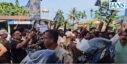 Pakistan links: Congress MP Gaurav Gogoi faces protest during poll campaign | Pakistan links: Congress MP Gaurav Gogoi faces protest during poll campaign
