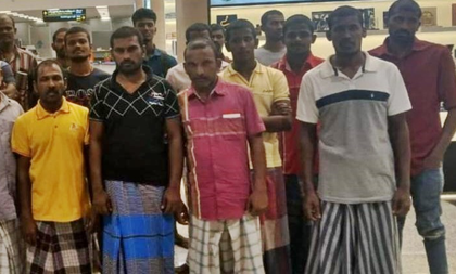 25 TN fishermen arrested by Sri Lankan Coast Guard return home | 25 TN fishermen arrested by Sri Lankan Coast Guard return home 25 TN fishermen arrested by Sri Lankan Coast Guard return home | 25 TN fishermen arrested by Sri Lankan Coast Guard return home