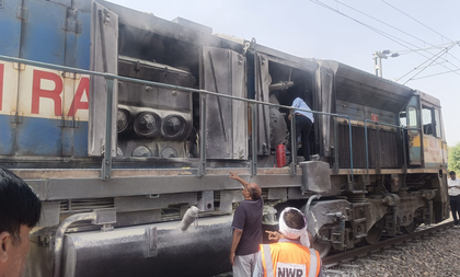 Passengers panic after smoke billows from Jaipur-Jodhpur Intercity Express' engine | Passengers panic after smoke billows from Jaipur-Jodhpur Intercity Express' engine Passengers panic after smoke billows from Jaipur-Jodhpur Intercity Express' engine | Passengers panic after smoke billows from Jaipur-Jodhpur Intercity Express' engine