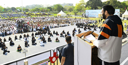 Kurukshetra: Haryana CM leads one lakh to perform yoga in land of Lord Krishna | Kurukshetra: Haryana CM leads one lakh to perform yoga in land of Lord Krishna