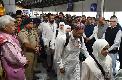 J&K L-G flags off first batch of Hajj pilgrims from Srinagar airport | J&K L-G flags off first batch of Hajj pilgrims from Srinagar airport J&K L-G flags off first batch of Hajj pilgrims from Srinagar airport | J&K L-G flags off first batch of Hajj pilgrims from Srinagar airport