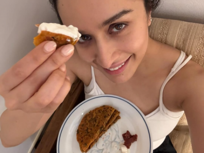 Shraddha Kapoor is all smiles as she savours some yummy theple | Shraddha Kapoor is all smiles as she savours some yummy theple Shraddha Kapoor is all smiles as she savours some yummy theple | Shraddha Kapoor is all smiles as she savours some yummy theple