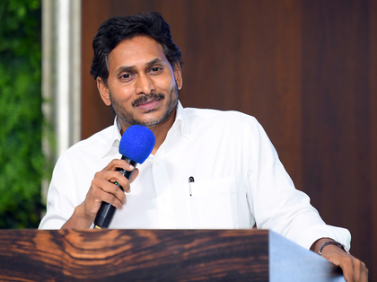 Jagan helicopter fiasco: 10 YSR Congress Party workers arrested | Jagan helicopter fiasco: 10 YSR Congress Party workers arrested Jagan helicopter fiasco: 10 YSR Congress Party workers arrested | Jagan helicopter fiasco: 10 YSR Congress Party workers arrested