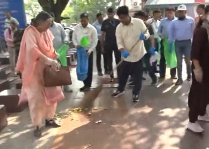 Clean India, clean Delhi: NDMC’s Kuljeet Chahal launches Swachhata drive at Hanuman temple | Clean India, clean Delhi: NDMC’s Kuljeet Chahal launches Swachhata drive at Hanuman temple Clean India, clean Delhi: NDMC’s Kuljeet Chahal launches Swachhata drive at Hanuman temple | Clean India, clean Delhi: NDMC’s Kuljeet Chahal launches Swachhata drive at Hanuman temple