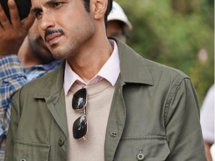 Amol Parashar reveals how Vinay Pathak inspired him to give his best in ‘Gram Chikitsalay’ | Amol Parashar reveals how Vinay Pathak inspired him to give his best in ‘Gram Chikitsalay’ Amol Parashar reveals how Vinay Pathak inspired him to give his best in ‘Gram Chikitsalay’ | Amol Parashar reveals how Vinay Pathak inspired him to give his best in ‘Gram Chikitsalay’
