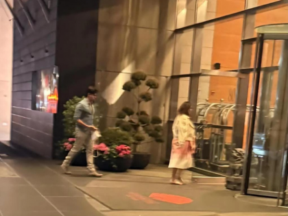 Sidharth Malhotra carries mom-to-be Kiara Advani's bag in New York | Sidharth Malhotra carries mom-to-be Kiara Advani's bag in New York Sidharth Malhotra carries mom-to-be Kiara Advani's bag in New York | Sidharth Malhotra carries mom-to-be Kiara Advani's bag in New York
