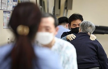 Elderly dementia patients in S. Korea hold assets worth 6.4 pc of GDP: Report | Elderly dementia patients in S. Korea hold assets worth 6.4 pc of GDP: Report Elderly dementia patients in S. Korea hold assets worth 6.4 pc of GDP: Report | Elderly dementia patients in S. Korea hold assets worth 6.4 pc of GDP: Report