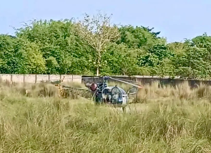 IAF Cheetah makes precautionary landing on an empty field in Bengal | IAF Cheetah makes precautionary landing on an empty field in Bengal IAF Cheetah makes precautionary landing on an empty field in Bengal | IAF Cheetah makes precautionary landing on an empty field in Bengal