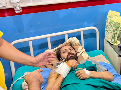 J&K: Authorities distribute relief to victims of Pakistan shelling in Poonch | J&K: Authorities distribute relief to victims of Pakistan shelling in Poonch J&K: Authorities distribute relief to victims of Pakistan shelling in Poonch | J&K: Authorities distribute relief to victims of Pakistan shelling in Poonch