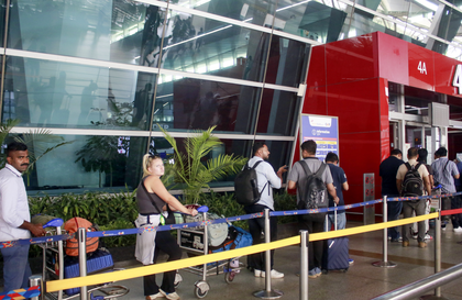 Delhi airport operations smooth; some flights may be hit due to airspace limits | Delhi airport operations smooth; some flights may be hit due to airspace limits Delhi airport operations smooth; some flights may be hit due to airspace limits | Delhi airport operations smooth; some flights may be hit due to airspace limits