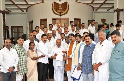 K'taka BJP leaders meet Governor, say Cong govt not serious about deporting Pak nationals | K'taka BJP leaders meet Governor, say Cong govt not serious about deporting Pak nationals K'taka BJP leaders meet Governor, say Cong govt not serious about deporting Pak nationals | K'taka BJP leaders meet Governor, say Cong govt not serious about deporting Pak nationals