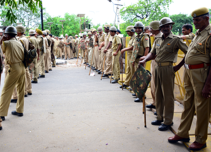 Explosions continue in Jaisalmer, Sriganganagar and Barmer; alert sounded in Jodhpur | Explosions continue in Jaisalmer, Sriganganagar and Barmer; alert sounded in Jodhpur Explosions continue in Jaisalmer, Sriganganagar and Barmer; alert sounded in Jodhpur | Explosions continue in Jaisalmer, Sriganganagar and Barmer; alert sounded in Jodhpur