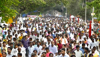 Chitra Pournami: Ban on climbing Arunachala hills, tight security in TN's Tiruvannamalai | Chitra Pournami: Ban on climbing Arunachala hills, tight security in TN's Tiruvannamalai Chitra Pournami: Ban on climbing Arunachala hills, tight security in TN's Tiruvannamalai | Chitra Pournami: Ban on climbing Arunachala hills, tight security in TN's Tiruvannamalai