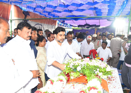 Andhra Pradesh gives hero’s farewell to martyred soldier | Andhra Pradesh gives hero’s farewell to martyred soldier Andhra Pradesh gives hero’s farewell to martyred soldier | Andhra Pradesh gives hero’s farewell to martyred soldier