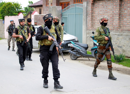 Security forces maintain high vigil as calm prevails on LoC, international border | Security forces maintain high vigil as calm prevails on LoC, international border Security forces maintain high vigil as calm prevails on LoC, international border | Security forces maintain high vigil as calm prevails on LoC, international border