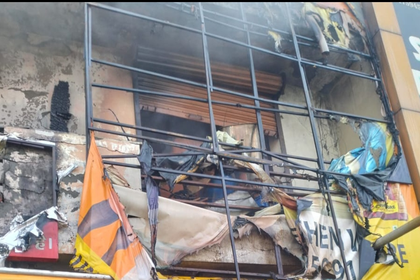 Massive fire breaks out on Gurudwara Road in Gurugram | Massive fire breaks out on Gurudwara Road in Gurugram Massive fire breaks out on Gurudwara Road in Gurugram | Massive fire breaks out on Gurudwara Road in Gurugram