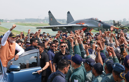 PM Modi meets nation’s braves at Adampur airbase, blunts Pakistani propaganda | PM Modi meets nation’s braves at Adampur airbase, blunts Pakistani propaganda PM Modi meets nation’s braves at Adampur airbase, blunts Pakistani propaganda | PM Modi meets nation’s braves at Adampur airbase, blunts Pakistani propaganda