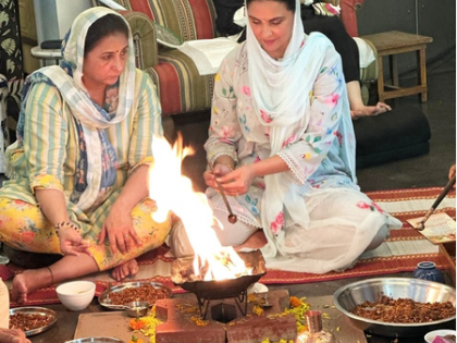 Lara Dutta marks 25 years of winning Miss Universe with a puja | Lara Dutta marks 25 years of winning Miss Universe with a puja Lara Dutta marks 25 years of winning Miss Universe with a puja | Lara Dutta marks 25 years of winning Miss Universe with a puja