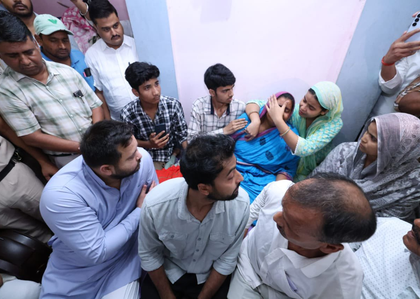 Tejashwi Yadav meets martyr Mohammad Imtiaz’s family, calls for national unity | Tejashwi Yadav meets martyr Mohammad Imtiaz’s family, calls for national unity Tejashwi Yadav meets martyr Mohammad Imtiaz’s family, calls for national unity | Tejashwi Yadav meets martyr Mohammad Imtiaz’s family, calls for national unity