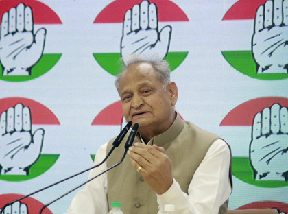 Don't fight over language, respect all: Ashok Gehlot on Marathi-Hindi row | Don't fight over language, respect all: Ashok Gehlot on Marathi-Hindi row Don't fight over language, respect all: Ashok Gehlot on Marathi-Hindi row | Don't fight over language, respect all: Ashok Gehlot on Marathi-Hindi row