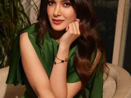 Shanaya Kapoor bids farewell to ‘JC’ sets with a cake-cutting celebration | Shanaya Kapoor bids farewell to ‘JC’ sets with a cake-cutting celebration Shanaya Kapoor bids farewell to ‘JC’ sets with a cake-cutting celebration | Shanaya Kapoor bids farewell to ‘JC’ sets with a cake-cutting celebration