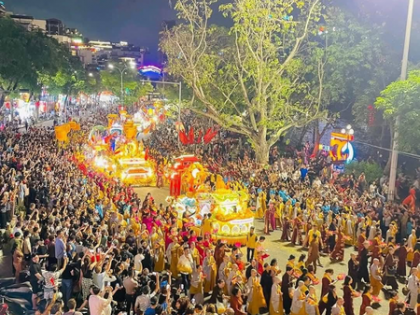 Devotees throng Hanoi to offer prayers to holy Buddha relics sent from India | Devotees throng Hanoi to offer prayers to holy Buddha relics sent from India Devotees throng Hanoi to offer prayers to holy Buddha relics sent from India | Devotees throng Hanoi to offer prayers to holy Buddha relics sent from India