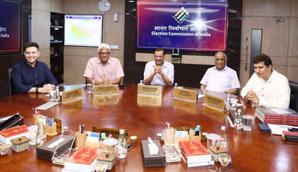 AAP chief Kejriwal meets CEC to discuss concerns over electoral rolls, EVMs | AAP chief Kejriwal meets CEC to discuss concerns over electoral rolls, EVMs AAP chief Kejriwal meets CEC to discuss concerns over electoral rolls, EVMs | AAP chief Kejriwal meets CEC to discuss concerns over electoral rolls, EVMs