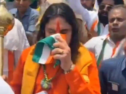 Rajasthan: Controversy erupts after BJP MLA wipes sweat with Tricolour during Tiranga Yatra | Rajasthan: Controversy erupts after BJP MLA wipes sweat with Tricolour during Tiranga Yatra Rajasthan: Controversy erupts after BJP MLA wipes sweat with Tricolour during Tiranga Yatra | Rajasthan: Controversy erupts after BJP MLA wipes sweat with Tricolour during Tiranga Yatra