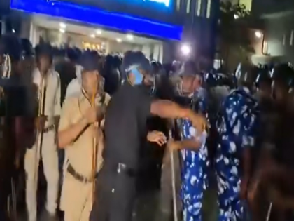 WBSSC recruitment case: Cops cane-charge protesting teachers near Bengal education dept HQ | WBSSC recruitment case: Cops cane-charge protesting teachers near Bengal education dept HQ WBSSC recruitment case: Cops cane-charge protesting teachers near Bengal education dept HQ | WBSSC recruitment case: Cops cane-charge protesting teachers near Bengal education dept HQ