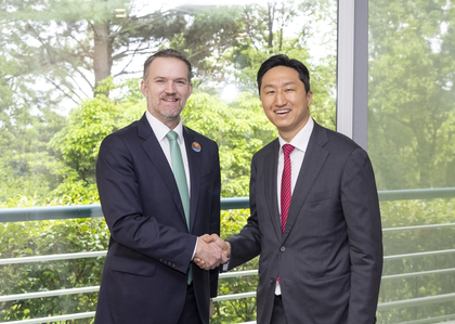 HD Hyundai CEO meets USTR Greer to discuss shipbuilding cooperation | HD Hyundai CEO meets USTR Greer to discuss shipbuilding cooperation HD Hyundai CEO meets USTR Greer to discuss shipbuilding cooperation | HD Hyundai CEO meets USTR Greer to discuss shipbuilding cooperation