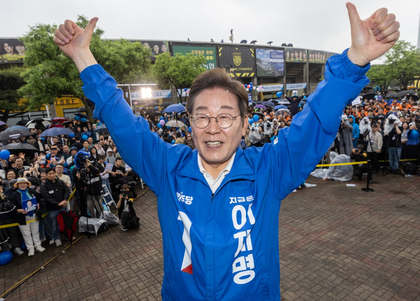 South Korea: DP's Lee makes push in liberal stronghold; PPP's Kim heads to battleground region | South Korea: DP's Lee makes push in liberal stronghold; PPP's Kim heads to battleground region