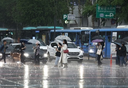 South Korea: Heavy rain hits Seoul area, triggers year's first emergency text alert | South Korea: Heavy rain hits Seoul area, triggers year's first emergency text alert South Korea: Heavy rain hits Seoul area, triggers year's first emergency text alert | South Korea: Heavy rain hits Seoul area, triggers year's first emergency text alert