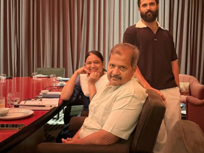 Vijay Deverakonda carves out some family time amidst the endless chase of work & goals | Vijay Deverakonda carves out some family time amidst the endless chase of work & goals Vijay Deverakonda carves out some family time amidst the endless chase of work & goals | Vijay Deverakonda carves out some family time amidst the endless chase of work & goals