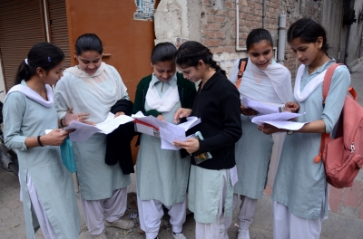 Girl students excel in Class 10 exams in Punjab | Girl students excel in Class 10 exams in Punjab Girl students excel in Class 10 exams in Punjab | Girl students excel in Class 10 exams in Punjab