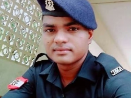 Tributes pour in as mortal remains of martyred BSF jawan arrives in Patna | Tributes pour in as mortal remains of martyred BSF jawan arrives in Patna Tributes pour in as mortal remains of martyred BSF jawan arrives in Patna | Tributes pour in as mortal remains of martyred BSF jawan arrives in Patna