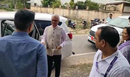 Election Commissioner Dr. Vivek Joshi inspects EVMs, poll preparations in Motihari | Election Commissioner Dr. Vivek Joshi inspects EVMs, poll preparations in Motihari Election Commissioner Dr. Vivek Joshi inspects EVMs, poll preparations in Motihari | Election Commissioner Dr. Vivek Joshi inspects EVMs, poll preparations in Motihari