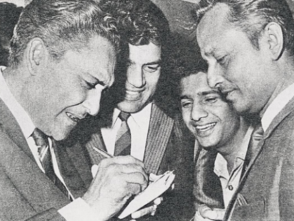 Dharmendra shares a throwback fanboy moment with Ashok Kumar | Dharmendra shares a throwback fanboy moment with Ashok Kumar Dharmendra shares a throwback fanboy moment with Ashok Kumar | Dharmendra shares a throwback fanboy moment with Ashok Kumar