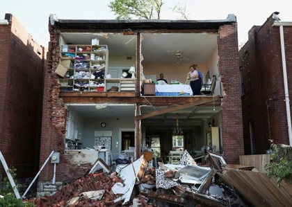21 killed as suspected tornadoes hit Missouri, Kentucky | 21 killed as suspected tornadoes hit Missouri, Kentucky 21 killed as suspected tornadoes hit Missouri, Kentucky | 21 killed as suspected tornadoes hit Missouri, Kentucky