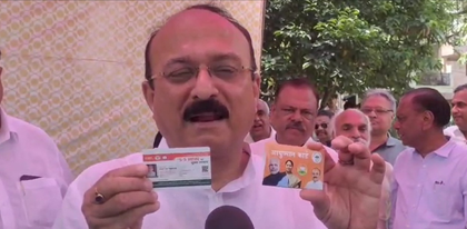 Delhi Minister Sood distributes Ayushman cards to Janakpuri senior citizens | Delhi Minister Sood distributes Ayushman cards to Janakpuri senior citizens Delhi Minister Sood distributes Ayushman cards to Janakpuri senior citizens | Delhi Minister Sood distributes Ayushman cards to Janakpuri senior citizens