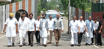 Punjab BJP meets Governor, seeks CBI probe into hooch deaths | Punjab BJP meets Governor, seeks CBI probe into hooch deaths Punjab BJP meets Governor, seeks CBI probe into hooch deaths | Punjab BJP meets Governor, seeks CBI probe into hooch deaths