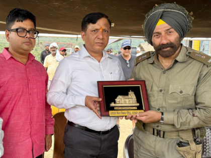 Sunny Deol meets Uttarakhand film officials on ‘Border 2’ set, praises state’s support for cinema | Sunny Deol meets Uttarakhand film officials on ‘Border 2’ set, praises state’s support for cinema Sunny Deol meets Uttarakhand film officials on ‘Border 2’ set, praises state’s support for cinema | Sunny Deol meets Uttarakhand film officials on ‘Border 2’ set, praises state’s support for cinema