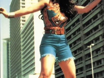 Kajol recalls the time when she danced on top of a taxi on Marine Drive | Kajol recalls the time when she danced on top of a taxi on Marine Drive Kajol recalls the time when she danced on top of a taxi on Marine Drive | Kajol recalls the time when she danced on top of a taxi on Marine Drive