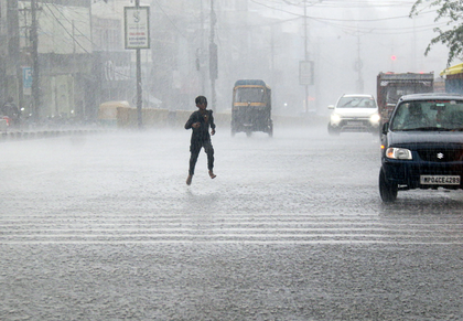 Monsoon lingers on in MP, heavy rain alert issued for Sep 25-26 | Monsoon lingers on in MP, heavy rain alert issued for Sep 25-26
